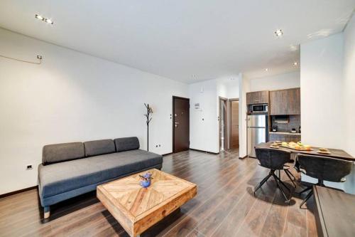 Classy and stylish apartment next to Hilton