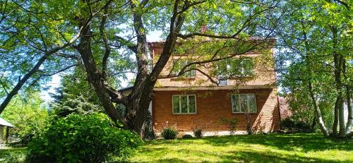 Fotografie z fotogalerie ubytování Dom na wsi z dużym ogrodem v destinaci Tapin