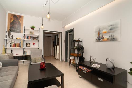 The Angel Suite by The Grid Collective, 1Gbps Fiber, 3' Metro, Executive Art-Stay