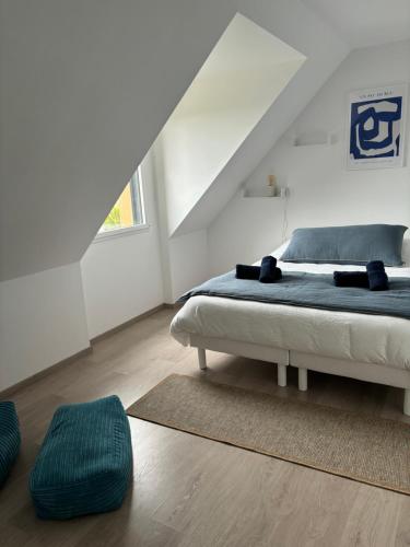 Giường trong phòng chung tại Charmante maison centre-ville Perros-Guirec Wifi