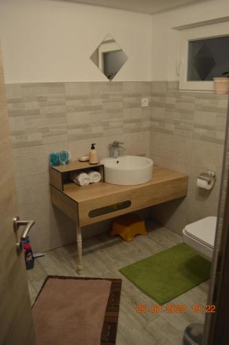 Ένα μπάνιο στο Apartma in wellness Mesečina