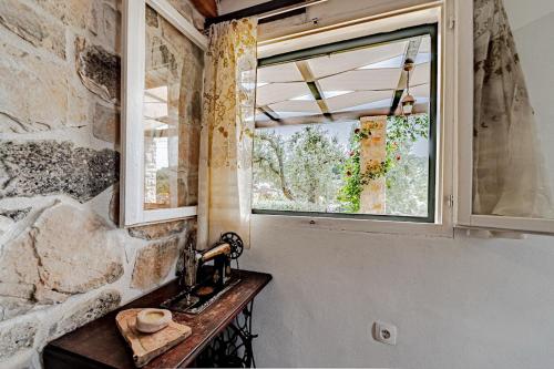 Χώρος καθιστικού στο Authentic Stone House Piece of Heaven