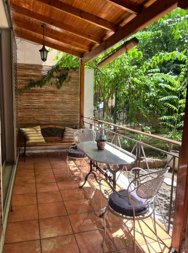 Quiet Apartment with Garden View in Kolonaki