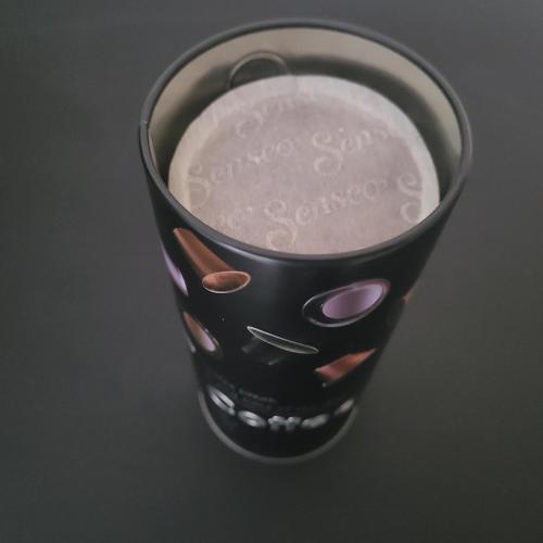 une coupe en verre avec un panneau indiquant que l'été s'est réuni dans l'établissement Appartement place Keruscun, à Brest