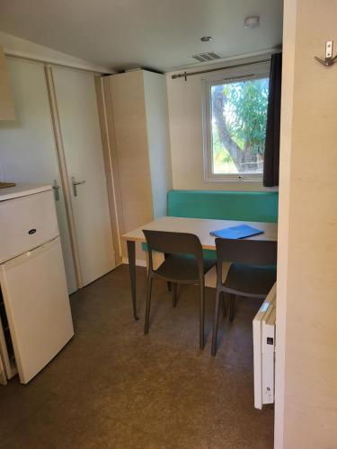 Φωτογραφία από το άλμπουμ του Mobil home 4 personnes climatisé σε Ιέρ