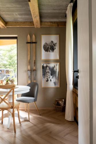 a dining room with a table and a chair at apartamenty 1006 m n p m in Bustryk
