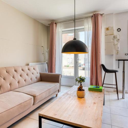 Χώρος καθιστικού στο Appartement chaleureux Etampes - Rickhoss Home