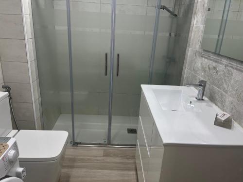 Koupelna v ubytování Apartamento con vista lateral, playa Cambrils-Vilafortuny