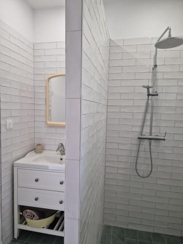 Ένα μπάνιο στο Maison Aurinko