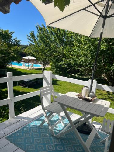 La Colline de Tilleul - Les Deux Puits - Cosy Cottage with swimming pool near Aubeterre
