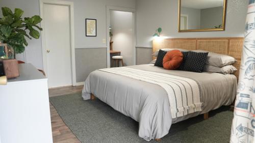 Postel nebo postele na pokoji v ubytování Avon Motel