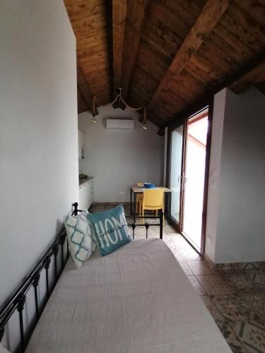 a room with a bed with pillows on it at Ca' Libellula Casa Vacanza in Avola