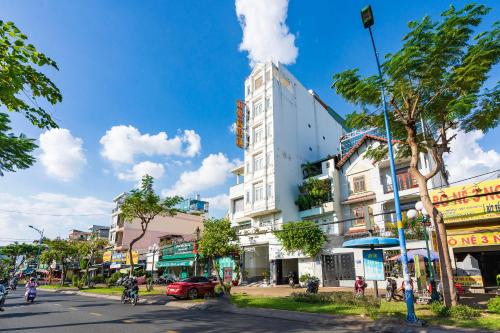 a city street with a tall white building at Mai Phương - RUBY SAIGON HOTEL in Ho Chi Minh City