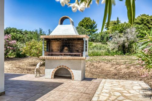 Taman di luar Villa Vardia-Amazing Seaviews with heated pool