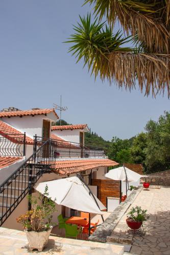 Gallery image of Villa Sissy Studios & Apartments in Sivota