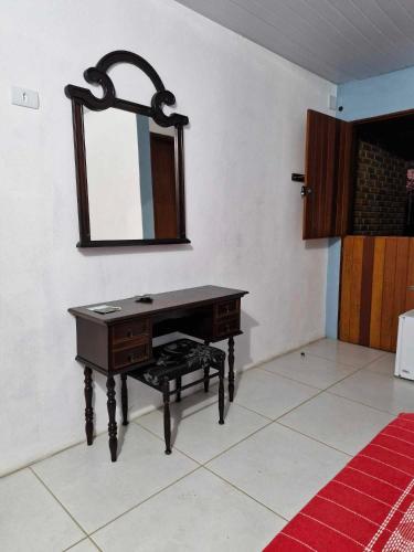 a table in a room with a mirror on the wall at Solar de Bonito in Bonito