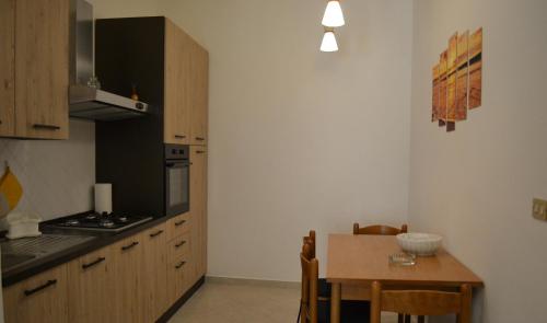 Una cocina o zona de cocina en Alloggio Vacanze Caieta