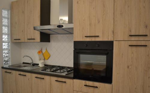 Una cocina o zona de cocina en Alloggio Vacanze Caieta