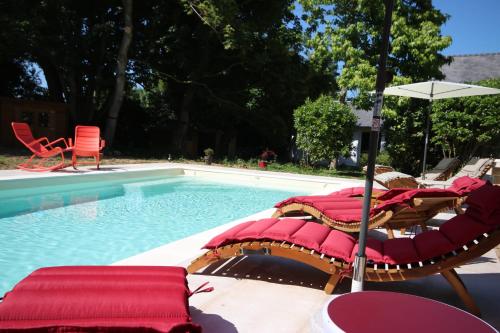 Bazén v ubytování La Villa Mirabelle 2min d'Arromanches-les-Bains nebo v jeho okolí