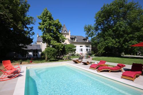 Bazén v ubytování La Villa Mirabelle 2min d'Arromanches-les-Bains nebo v jeho okolí