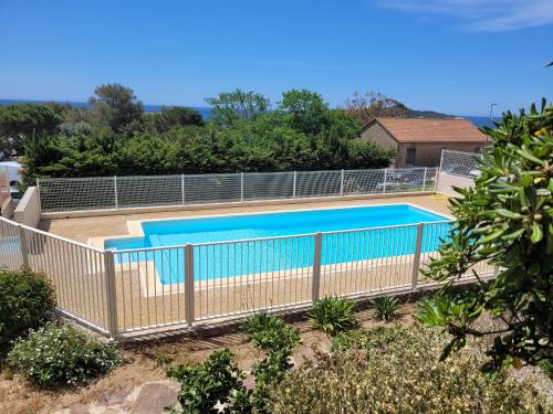 Φωτογραφία από το άλμπουμ του Appartement tour fondue σε Ιέρ