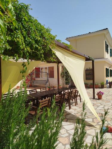 Riverside Αpartments