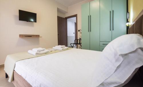 Ένα ή περισσότερα κρεβάτια σε δωμάτιο στο latus apartments