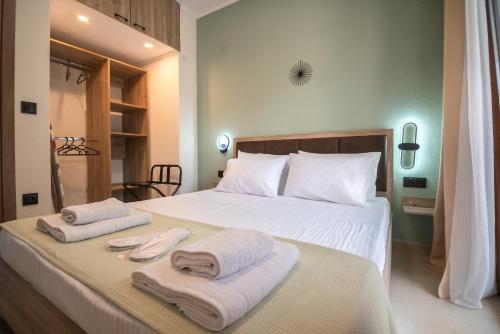 Ένα ή περισσότερα κρεβάτια σε δωμάτιο στο latus apartments