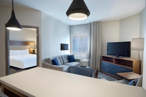 Телевизор и/или развлекательный центр в Candlewood Suites Buffalo Amherst by IHG