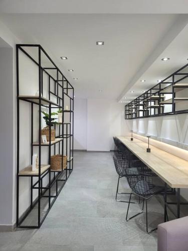 a room with a long counter and some chairs at Departamento Las Lomitas in Lomas de Zamora