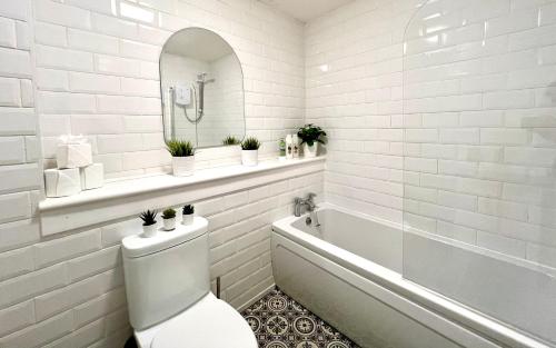 Koupelna v ubytování Spacious 2 Bed-Flat in Glasgow City - Free Parking