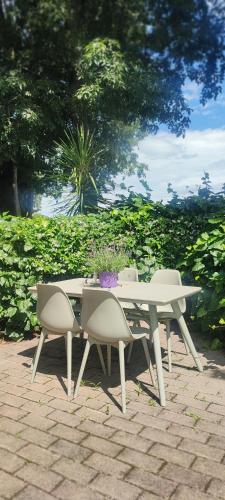 a white table and chairs sitting on a brick patio at La Piana in Monzambano