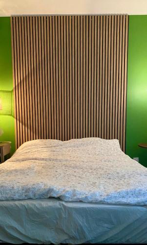 200 from Martines and Boulevard de la Croisette