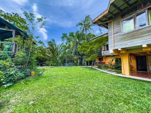 an empty yard in front of a house at Garden Rooms in Bocas del Toro
