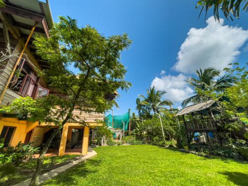 a yard in front of a house at Garden Rooms in Bocas del Toro