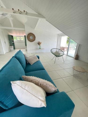 Ruang duduk di Appartement Les Balisiers - T3 spacieux vue sur mer