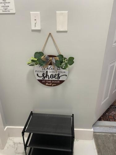 a clock hanging on a wall with a plant at Escapada tranquila y privada en Miami in Tamiami