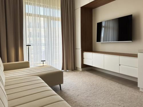 Direct access to Tashkent CITY MALL, Central Park, Hilton Hotel, Chorsu Bazaar!
