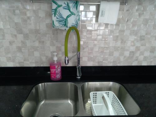 a kitchen sink with a faucet and a sink at Jack Kandi Grosvenor Square in Angeles