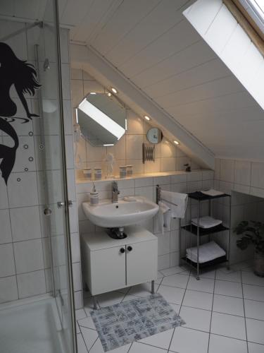 a bathroom with a sink and a mirror at Ferienhaus Gerda in Osteel