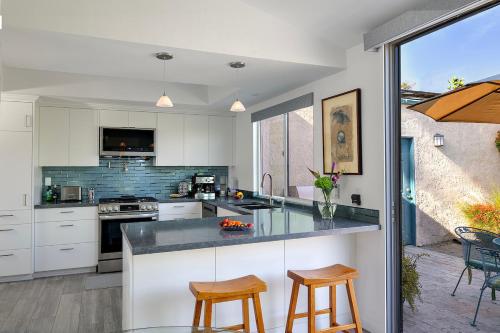 Η κουζίνα ή μικρή κουζίνα στο Sundance Villas by Private Villa Management