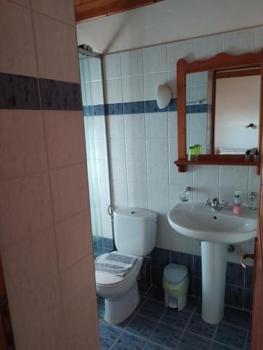 Ein Badezimmer in der Unterkunft Archontiko Iatridis