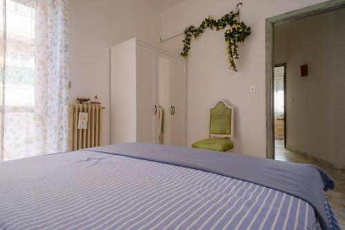 a bedroom with a large bed with a blue blanket at Il posto del cuore in Brindisi