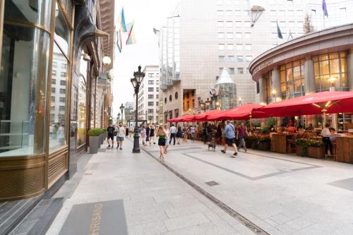 Váci utca street full centrum 1052 Budapest, 17 Deák Ferenc utca kép - 3