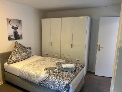 Ένα ή περισσότερα κρεβάτια σε δωμάτιο στο House Messe Just 3 Minutes