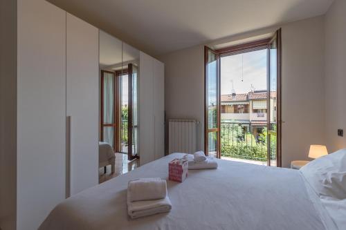 Postel nebo postele na pokoji v ubytování Montinelle Residence , Wi-Fi, Piscina e garage F&L Apartment