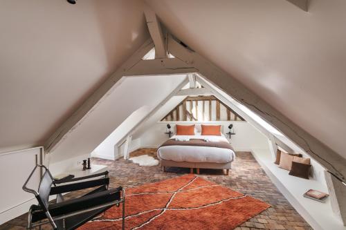 - une chambre mansardée dans l'établissement Le Perchoir - Appt Rennes parking privé, à Rennes