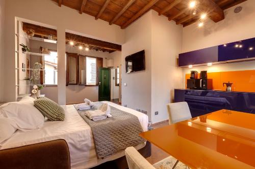 Magazzini Apartment by Mamo Florence
