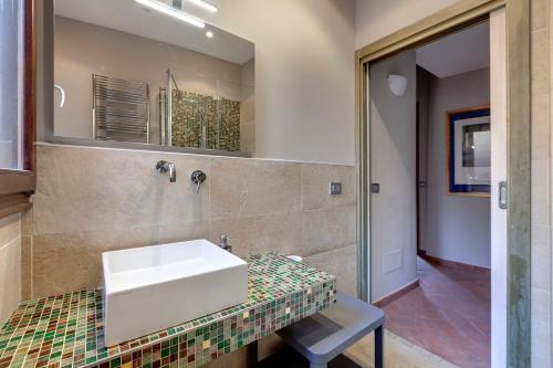 Magazzini Apartment by Mamo Florence