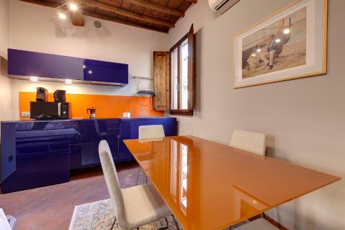 Magazzini Apartment by Mamo Florence